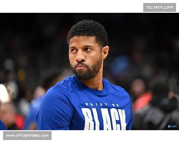 保罗·乔治亮相巴黎时装周,担当时尚节目主持人展现多面才华 保罗·乔治亮相巴黎时装周,担当时尚节目主持人展现多面才华